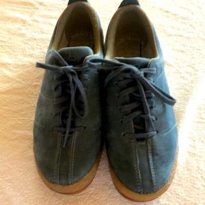 Roots women’s 5.5 blue suede Lifestyle sneakers Walking Party Vacation -Flaw